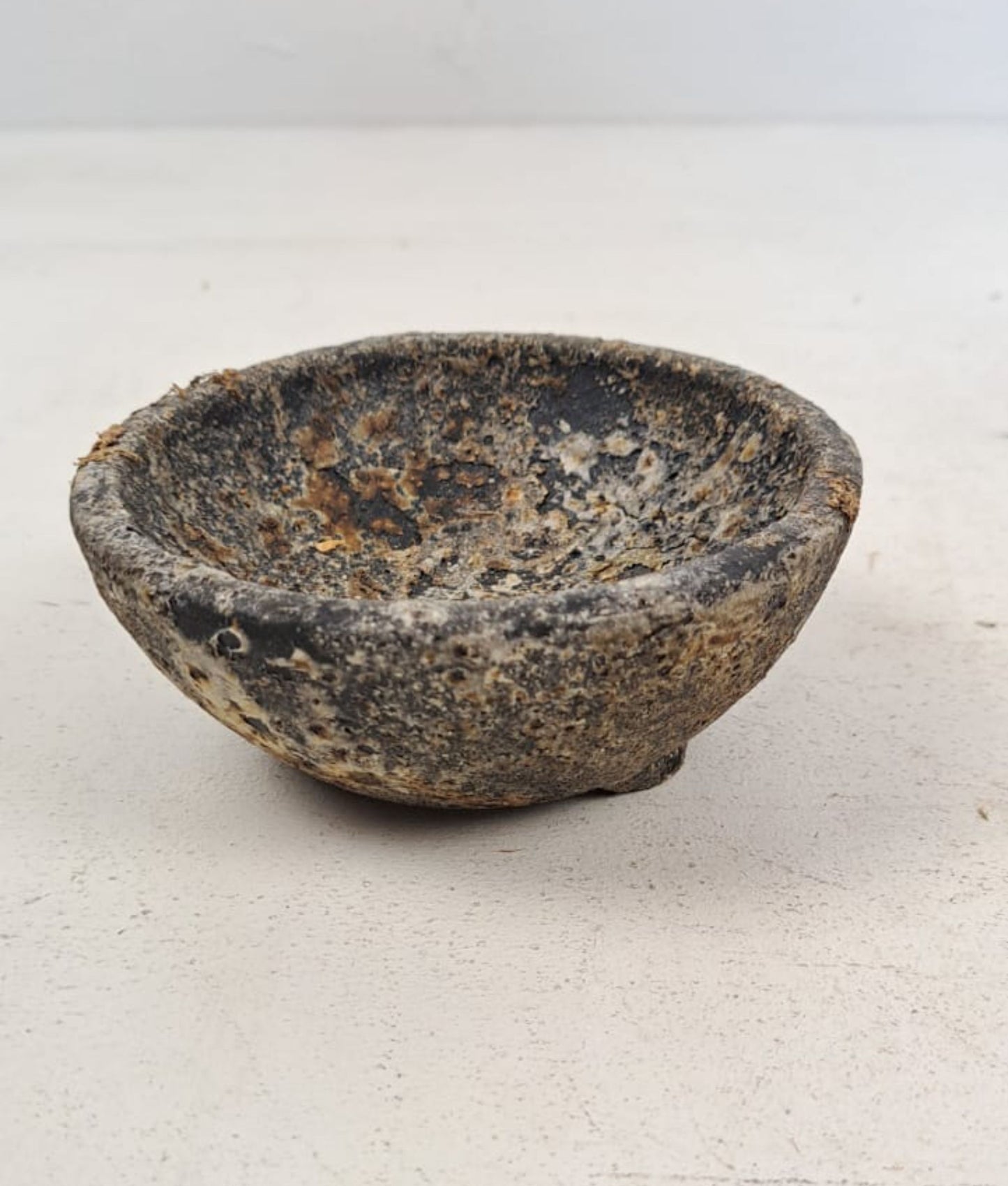 Aged Stone Bowl with 3 Feet - Rough Surface, 12cm Diameter, 5cm High - Rustic Decorative Catch-All, Vintage Home Decor. Unique stone bowl