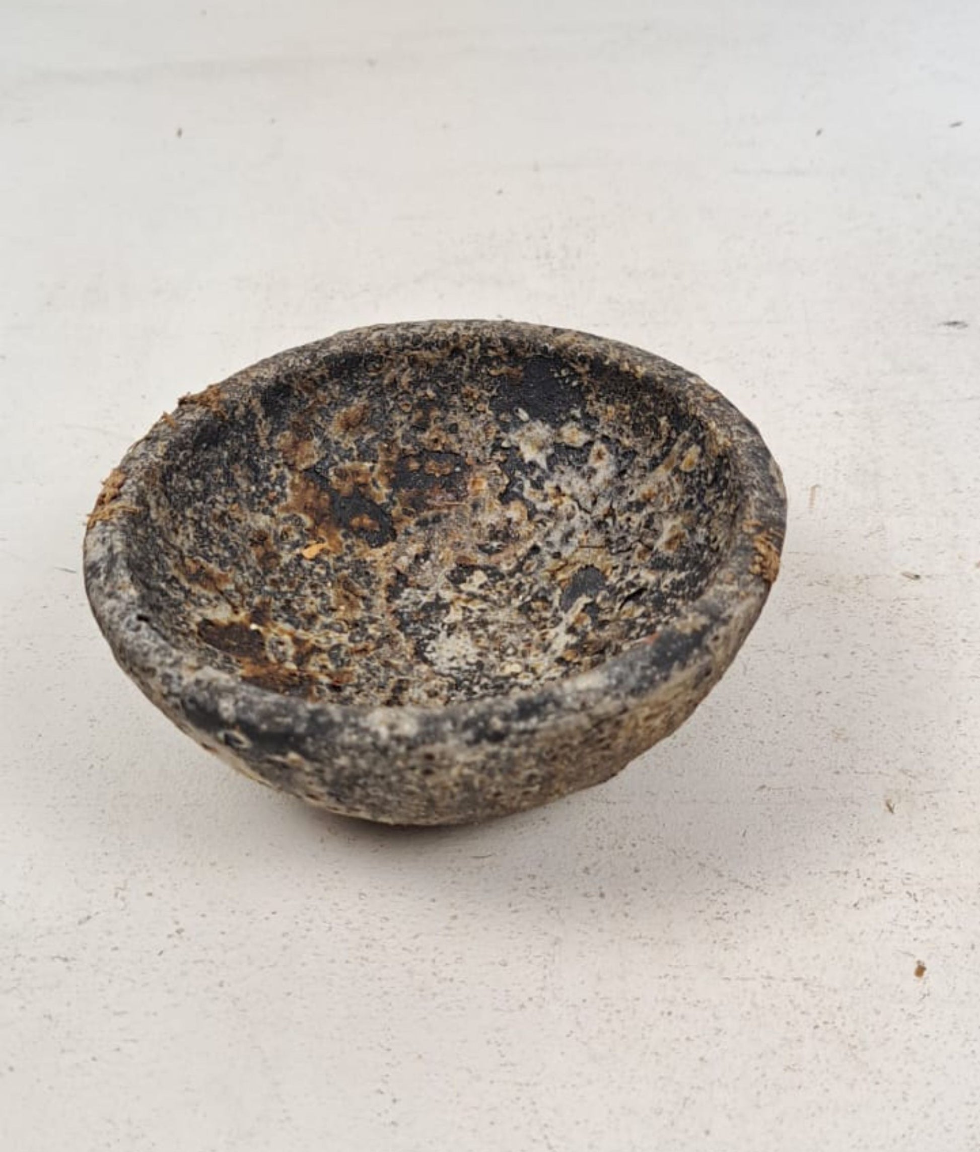 Aged Stone Bowl with 3 Feet - Rough Surface, 12cm Diameter, 5cm High - Rustic Decorative Catch-All, Vintage Home Decor. Unique stone bowl