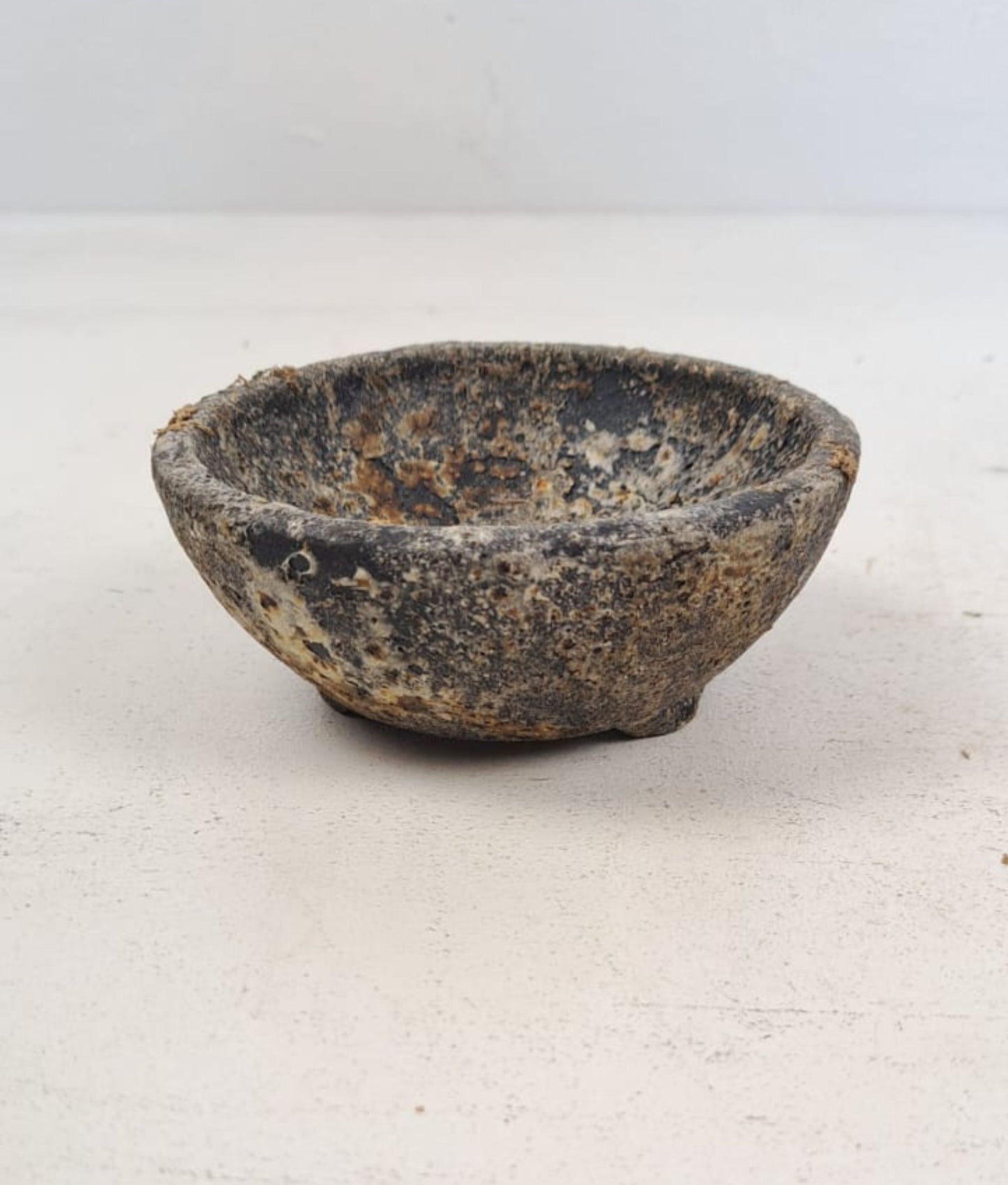 Aged Stone Bowl with 3 Feet - Rough Surface, 12cm Diameter, 5cm High - Rustic Decorative Catch-All, Vintage Home Decor. Unique stone bowl