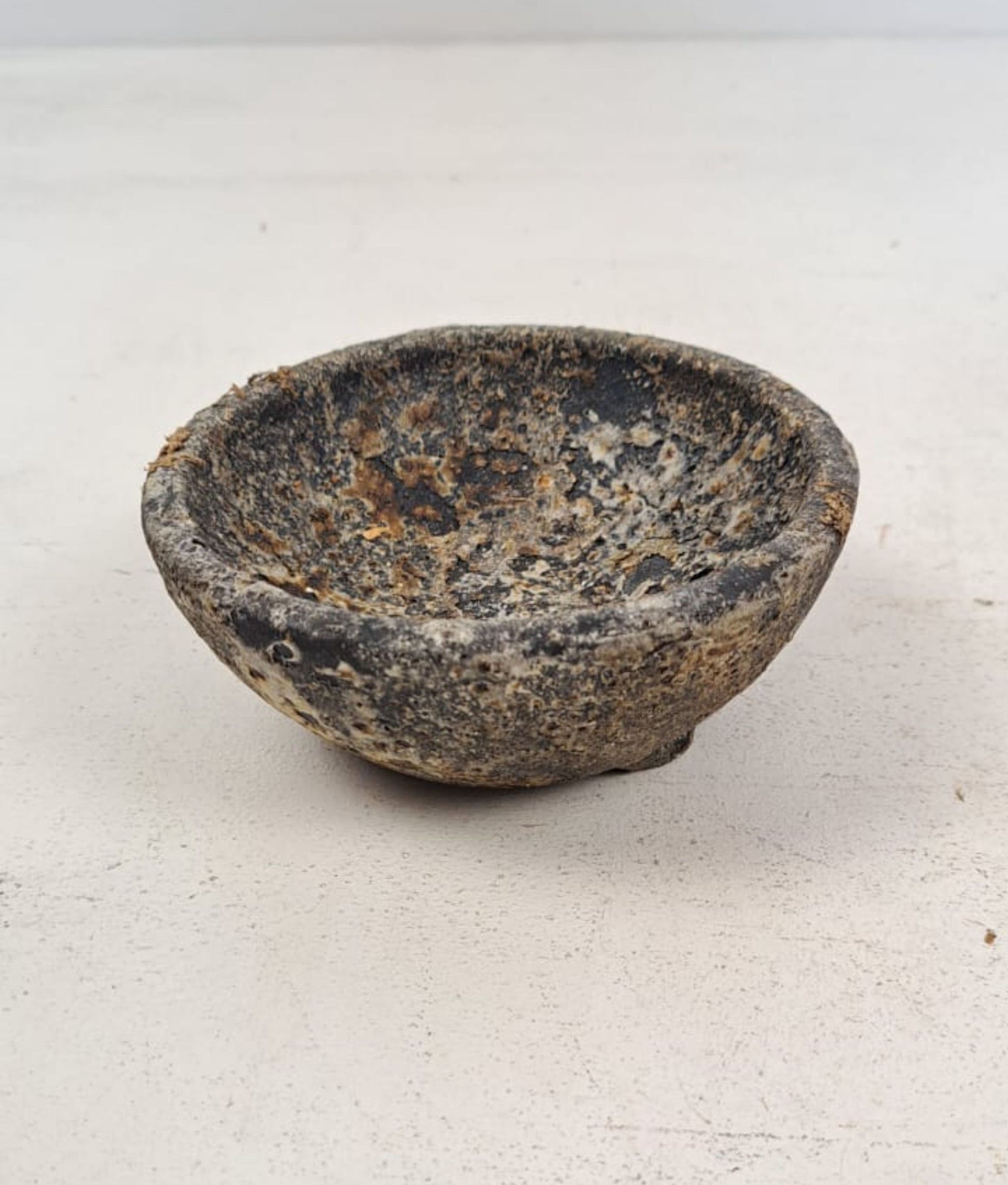 Aged Stone Bowl with 3 Feet - Rough Surface, 12cm Diameter, 5cm High - Rustic Decorative Catch-All, Vintage Home Decor. Unique stone bowl