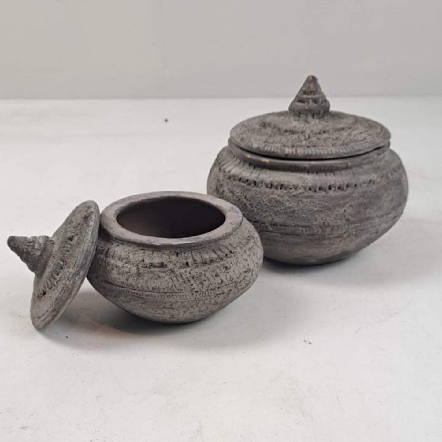 Set of 2 Lidded Vases - Nepal